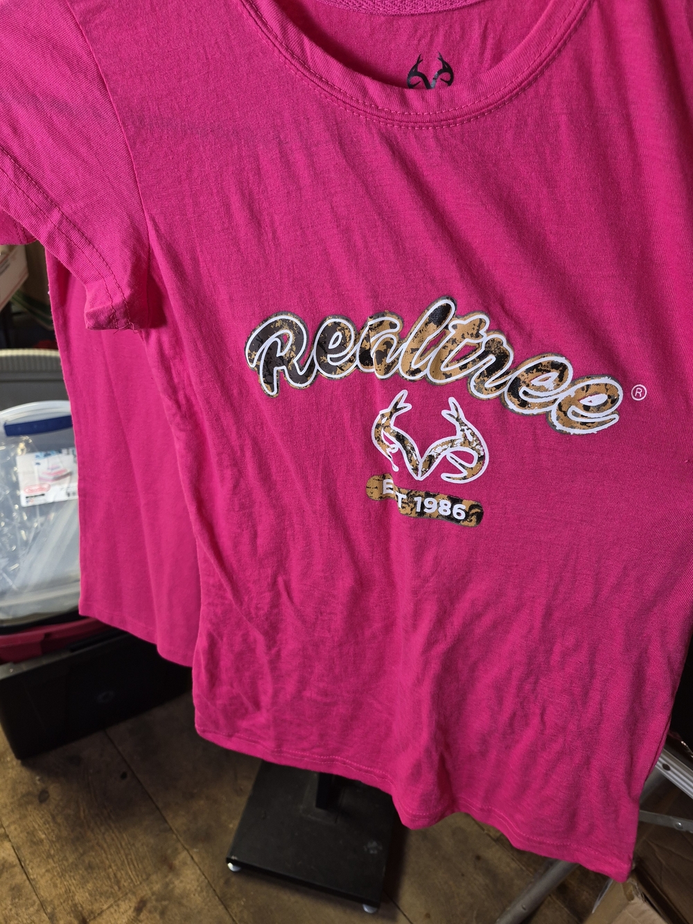 Realtree Hot Pink Short Sleeve Logo Tee Bin 55